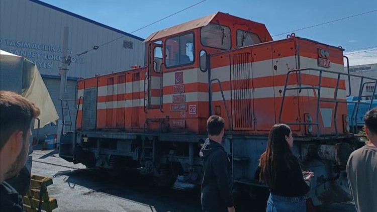 Raylı Sistemler Makine Teknolojisi Öğrencilerinden Hasanbey Lokomotif Bakım Depo Müdürlüğü’ne Teknik Gezi