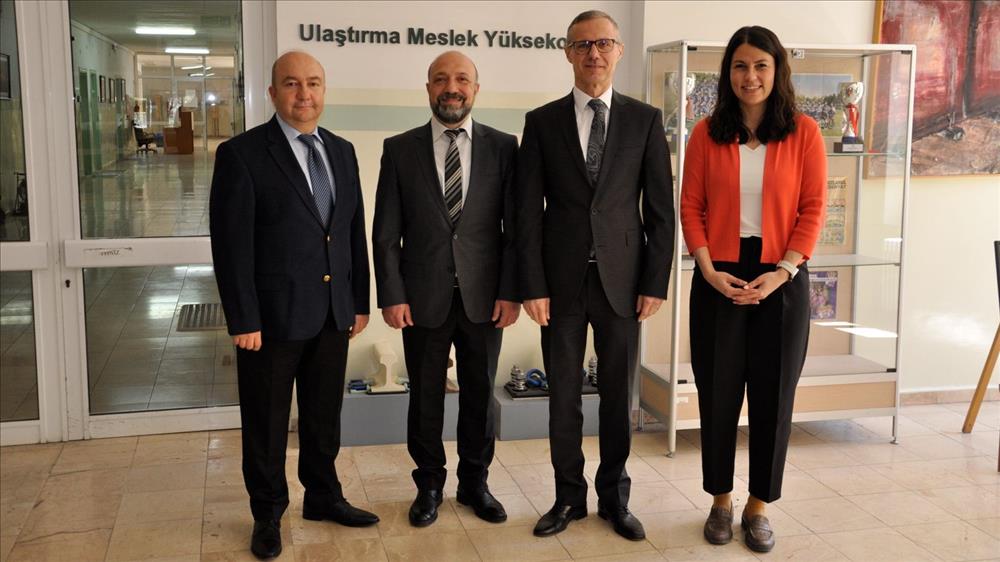 Eskişehir İl Emniyet Müdürlüğü'nden Yüksekokulumuza İadeiziyaret