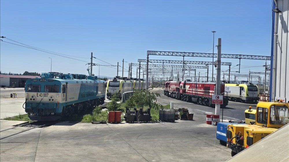 Raylı Sistemler Makinistliği Programı Öğrencileri Hasanbey Lokomotif Bakım Depo Müdürlüğü'nü Ziyaret Etti