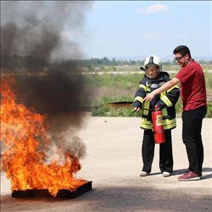 Ulaştırma Meslek Yüksekokulu Öğrencileri için Yangın Söndürme Sertifika Eğitimi Düzenlendi